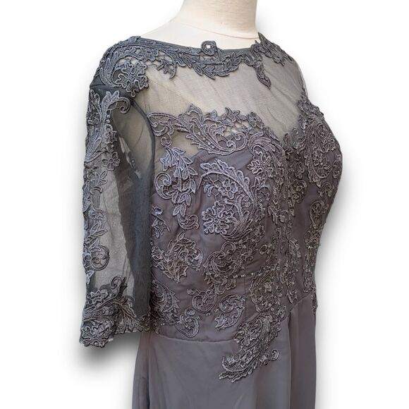 NWTs Mother of the Bride Groom Lacy Full Length Wedding Dress Formal size 18 W - Picture 4 of 12